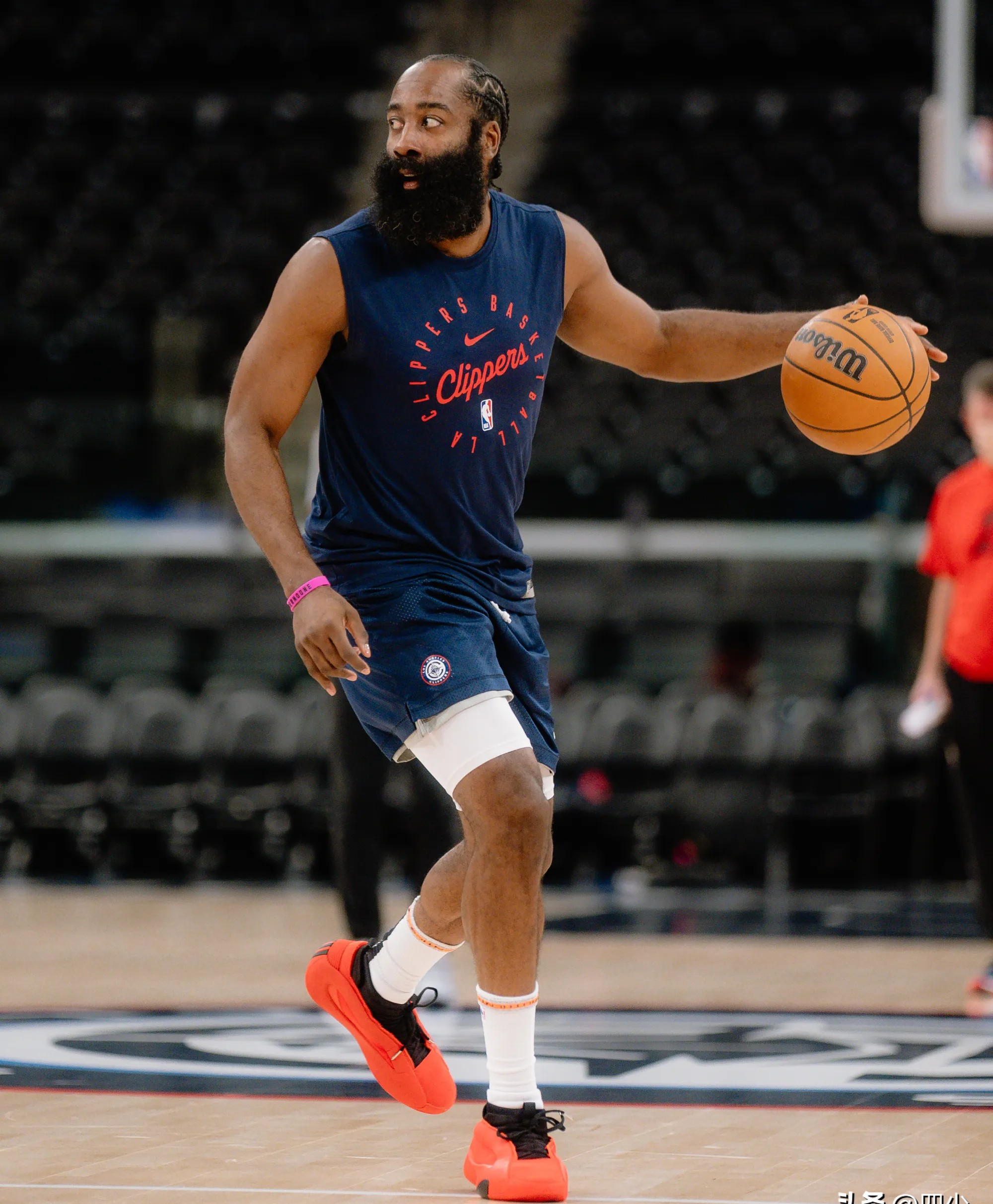 福建队翻盘山东队,哈登点燃赛场 福建队翻盘山东队,哈登点燃赛场