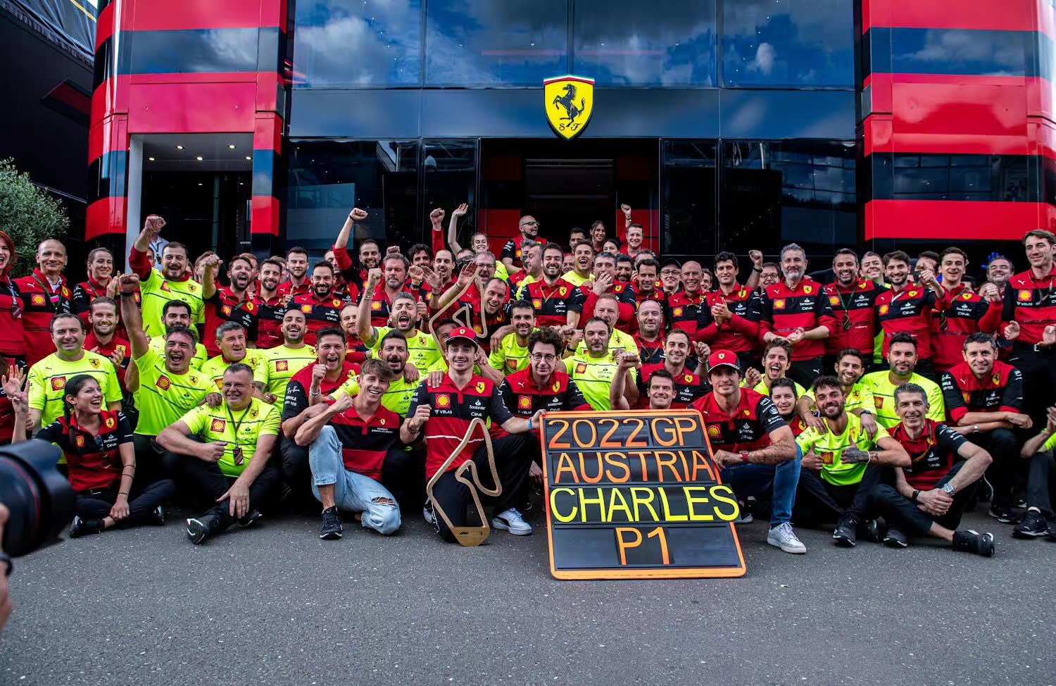 包含红牛二队碾压梅赛德斯,勒克莱尔惊艳四座的词条 包含红牛二队碾压梅赛德斯,勒克莱尔惊艳四座的词条