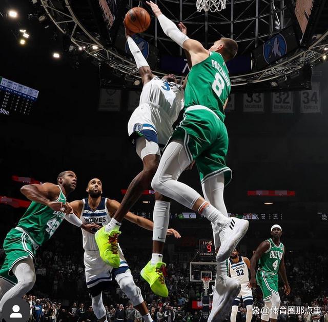 日本队鏖战英格兰队,波尔高光表现 日本队鏖战英格兰队,波尔高光表现