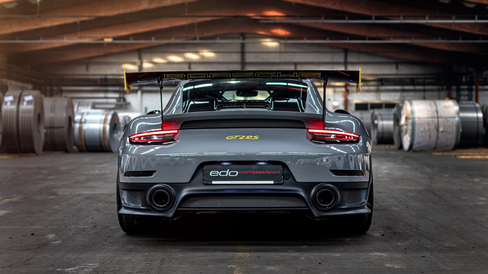 我注意到您可能混淆了信息，德阿隆·福克斯是萨克拉门托国王队的核心后卫，他并没有在公牛对阵热火的比赛中出场。这是一场迈阿密热火与芝加哥公牛之间的比赛