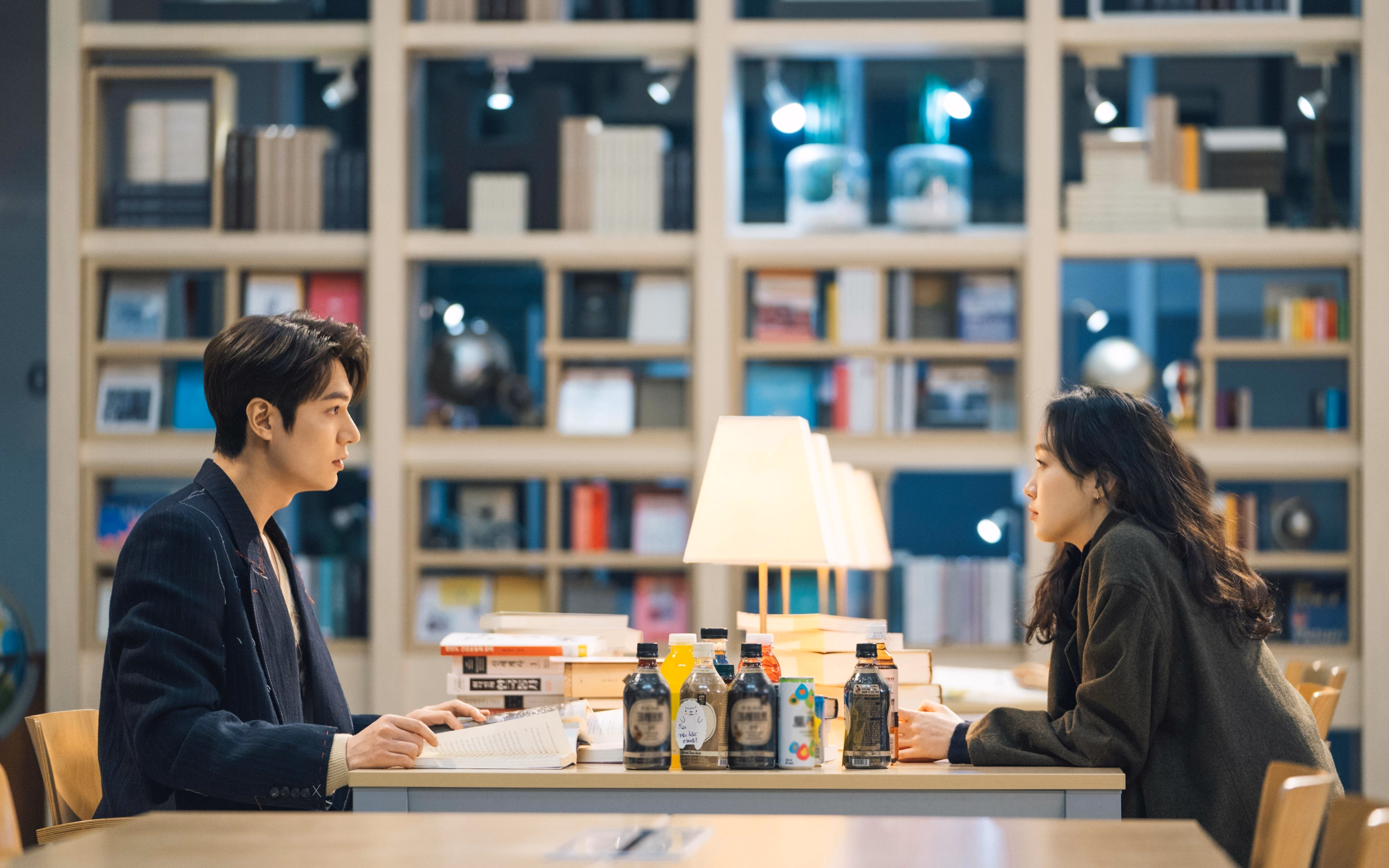 红牛环的咆哮，与一个沉默的三双，当速度在街头燃烧，传奇在数据中永恒