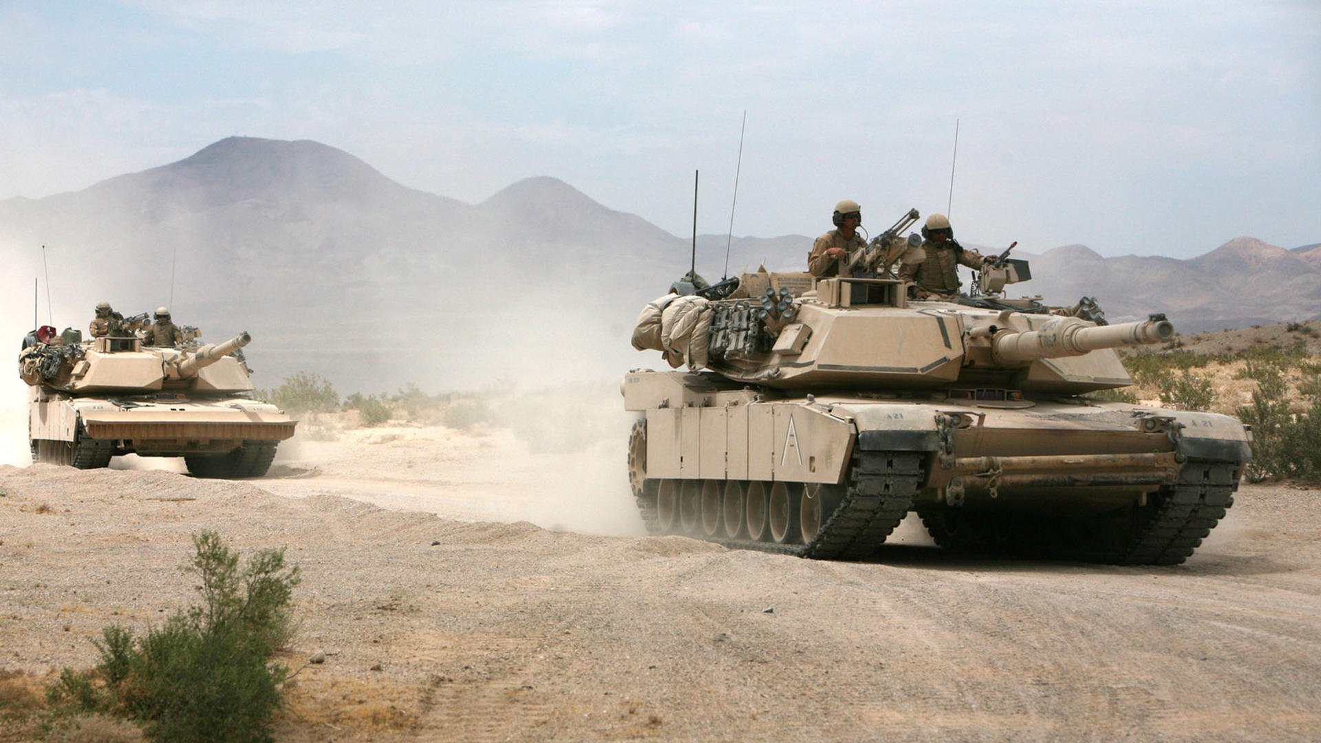 双线传奇,火箭火力全开压制雄鹿,利拉德跨界闪耀意甲焦点战